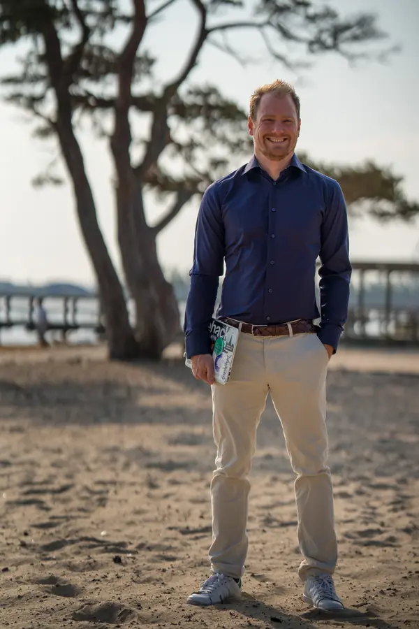 Press photo 14 of David Jacoby: On the beach among the pines